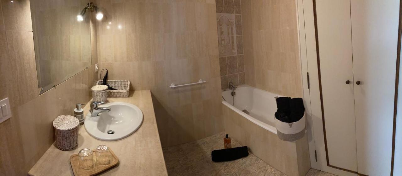 Le Chai De La Rose Spa Et Seances Bien Etre Doue-la-Fontaine Luaran gambar